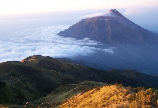 Perkiraan Biaya Mendaki Gunung Lawu