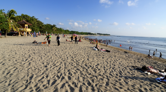19 Pantai Pasir Putih Pusaka Indonesia
