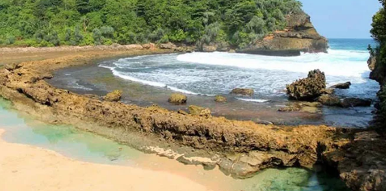 pantai Batu Bengkung