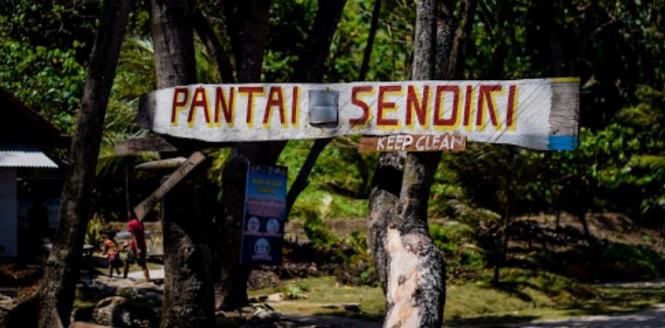 pantai di Malang