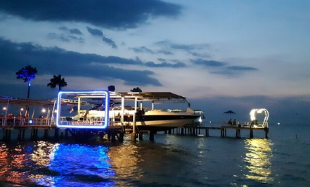 pantai teluk awur