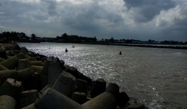 Wisata Menarik Indramayu Pantai Glayem: Rute Lokasi dan Harga Tiket Masuk